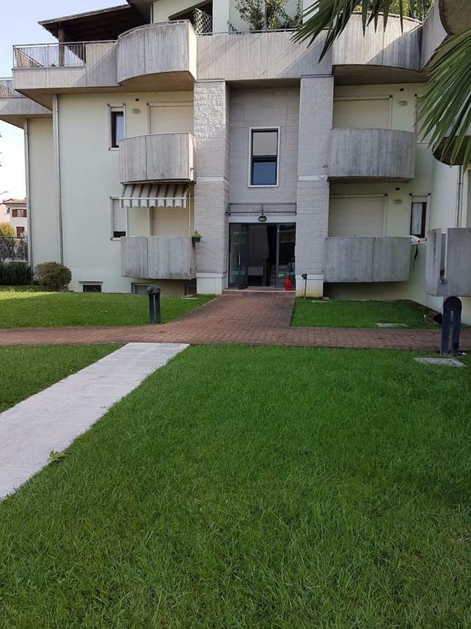 Апартаменти Residenza Annalisa Торрі-ді-Куартезоло Екстер'єр фото